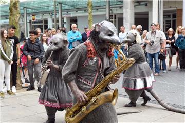 Gibt es nur auf der &quot;Langen Nacht der Kultur&quot;: Eine Ratte, die Saxophon spielt. Foto: Scheer