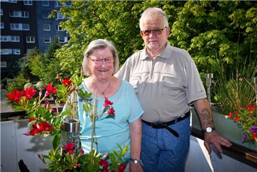Giesela und Karl Tschemernjak aus Bremerhaven-Lehe feiern ihre diamantene Hochzeit.