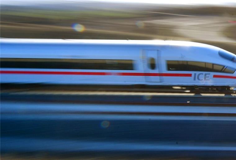 ICE-Horror bei voller Fahrt: Reizgas-Angriff auf Passagiere? Gift-Alarm im ICE! 39 Menschen klagen über Atemnot – Zug evakuiert