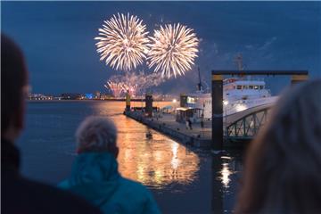Gigantisches Feuerwerk für die &quot;Vasco da Gama&quot;. Foto: Adebahr