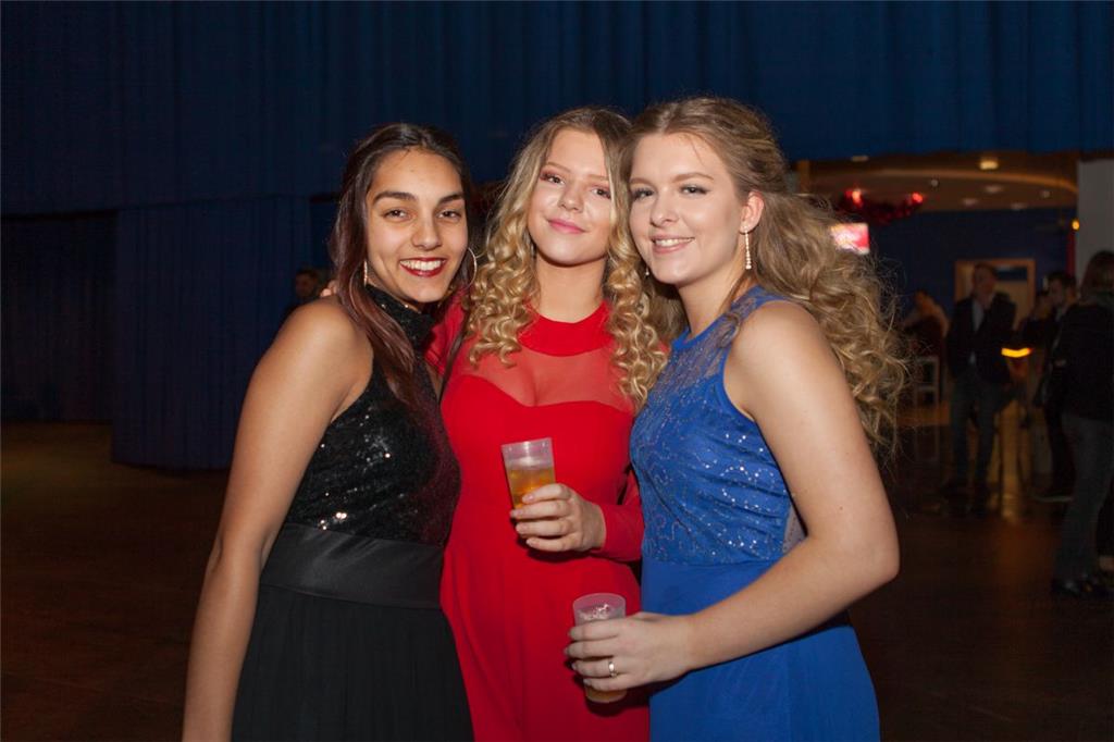 Ginie, Dede und Jac beim Weihnachtszauber 2017 in der Bremerhavener Stadthalle. ...