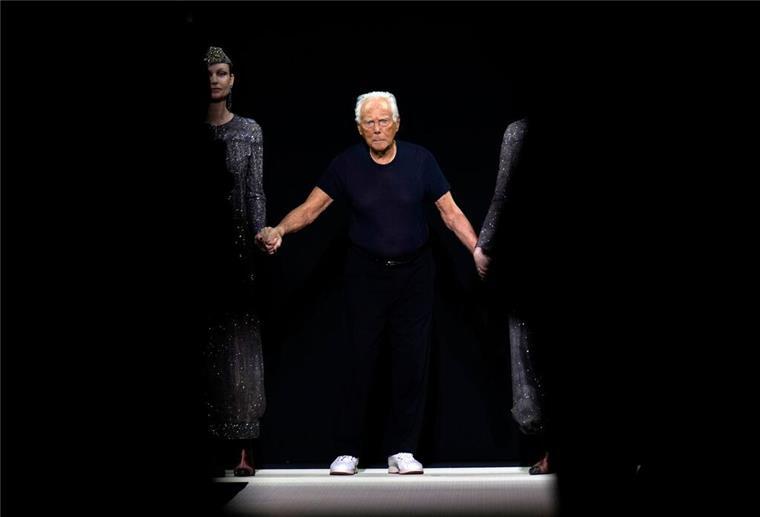Giorgio Armani hatte bei der Präsentation der Herbst/Winter-Kollektion 2025/26 einen seiner letzten Auftritte. (Archivbild)