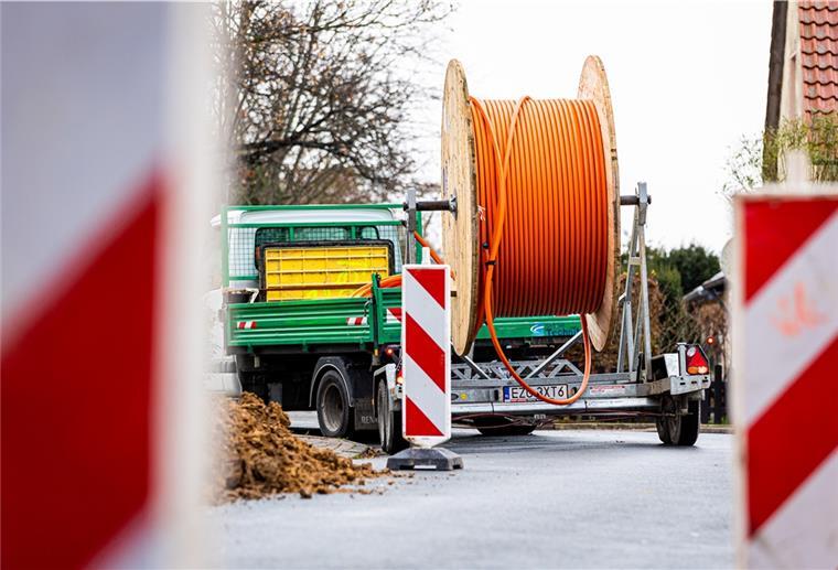 Glasfaserleitungen sorgen für schnelles Internet, auch auf dem Land. Der Landkreis setzt dafür Förder- und Eigenmittel ein. 