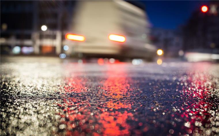 Glatte Straßen machten den Menschen in Bremerhaven zu schaffen. 