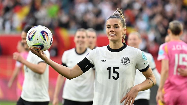 DFB-Frauen feiern 6:1 nach Stotterstart gegen Schottland Gleich drei Tore im DFB-Trikot: Selina Cerci