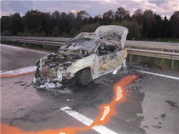Gleich zwei Unfälle mit brennenden Fahrzeugen gab es am Freitag auf der A1: Der erste Unfall ereignete sich zwischen den Anschlussstellen Bockel und Stuckenborstel, der zweite zwischen den Anschlussstellen Sittensen und Heidenau.