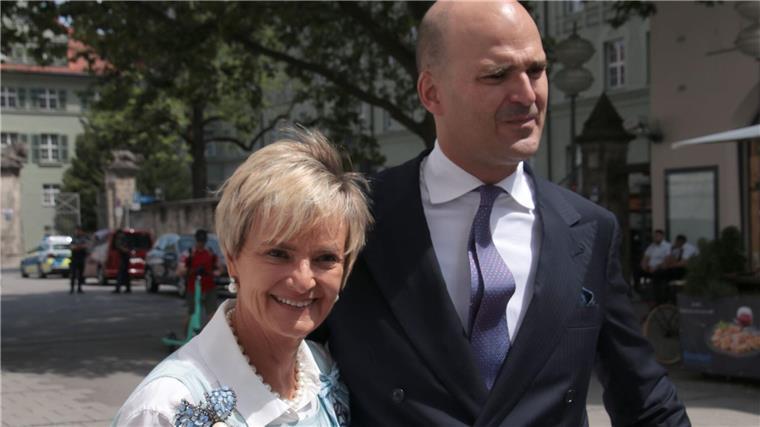 Streitbar wie eh und je: Gloria von Thurn und Taxis wird 65 Gloria von Thurn und Taxis mit ihrem Sohn Albert. (Archivbild)