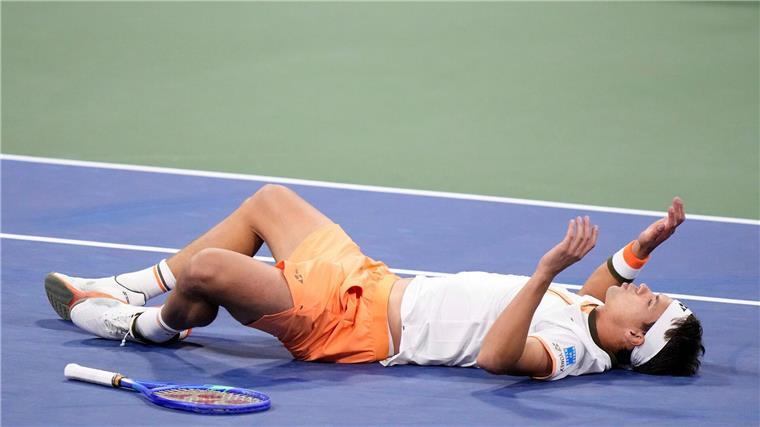 Mit Rückenschmerzen: Zverev möchte Spielverderber werden Glücklich über seinen Sieg: Daniel Altmaier.