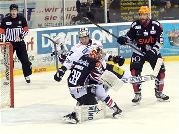 Goalie Jani Nieminen räumt so leicht keiner ab.