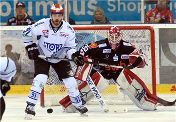 Goalie Jerry Kuhn hat die Scheibe immer im Blick. Foto: Scheer
