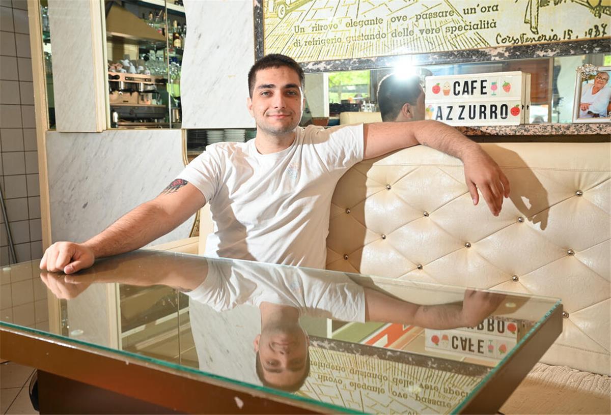 Bremerhavener Gökhan Akkamis wird Zweiter bei TV-Quizshow Gökhan Akkamis hält sich gerne im Eiscafé Azzuro an der Hafenstraße auf.