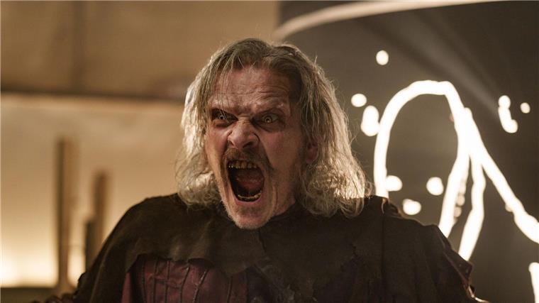 Götz Otto spielt in der Serie Hameln den Rattenfänger.