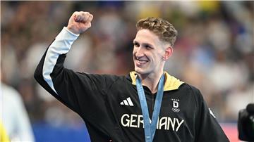 Gold bei Olympia, nun ein Weltrekord: Lukas Märtens glänzt auch 2025.