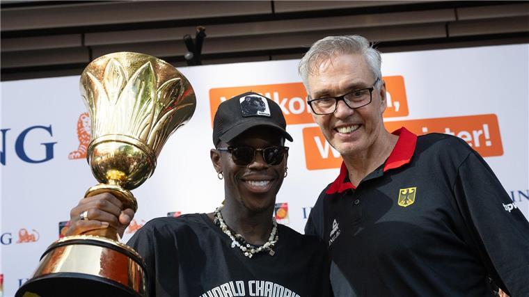Pokalsieg am Geburtstag? Herbert vor erstem Titel mit Bayern Gordon Herbert (r) kann an seinem Geburtstag Pokalsieger werden.