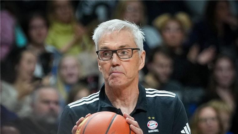 Bayern-Basketballer gewinnen gegen Real Madrid Gordon Herbert und die Bayern-Basketballer feiern einen wichtigen Sieg in der Euroleague.