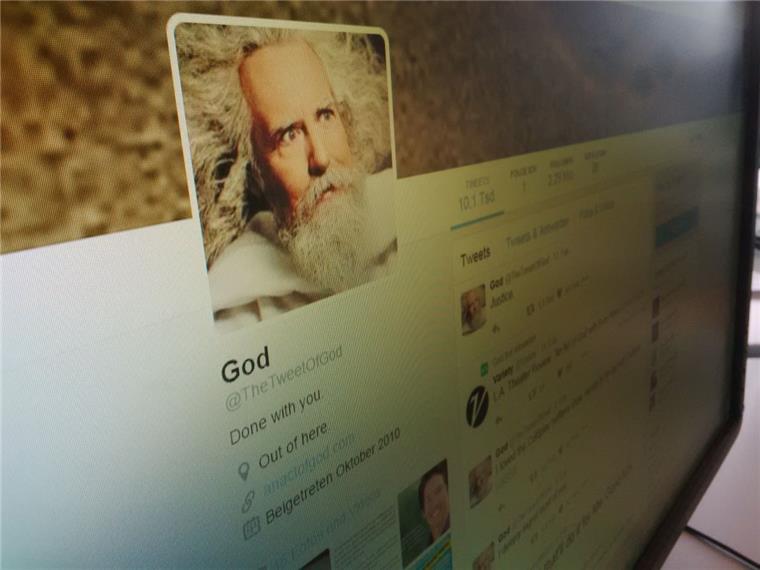 Gott nutzt Twitter, ist doch klar!