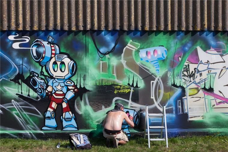 Graffiti-Künstler waren im Bremerhavener Fischereihafen fleißig.