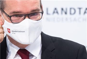 Grant Hendrik Tonne (SPD) hat die teilweise Öffnung der Schulen in Niedersachsen verteidigt.