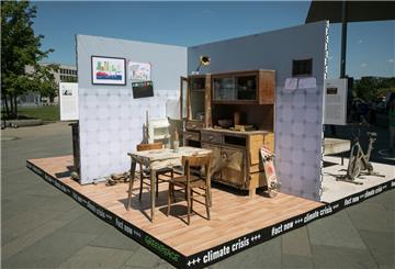 Installation mit Mobiliar