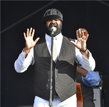 Gregory Porter begeistert sein Bremerhavener Publikum.