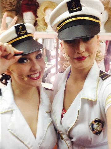 Greta Donsbach (rechts) ist ausgebildete Tänzerin und Musical-Darstellerin.