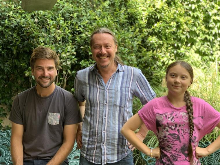 Dieser Oldenburger bringt Greta Thunberg per Segelboot nach Amerika Greta Thunberg will mit ihrem Vater (Mitte) und Boris Herrmann, deutscher Segelsportler, auf der emissionsfreien Rennyacht "Malizia" ab Mitte August nach Amerika segeln.
