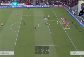 Großchance für Werder Bremen beim Pokal-Orakel auf nord24. Maximilian Eggestein grätscht in den Ball vor dem Regensburger Tor.