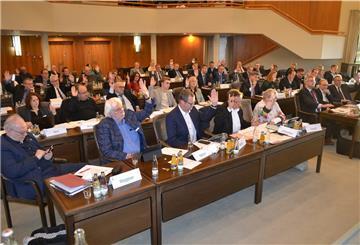 Große Einigkeit gab es bei den Personalentscheidungen auf der ersten Sitzung des neuen Kreistags. Foto Hansen