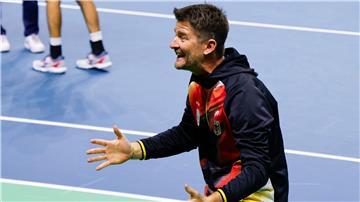 Große Freude: Teamchef Michael Kohlmann bejubelt den Einzug ins Halbfinale des Davis Cups.