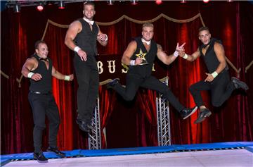 Große Trampolinartistik auf der „Supertalent“-Bühne: Die Gebrüder Scholl vom Circus Busch.