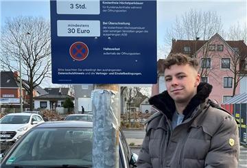 Schild, Mann