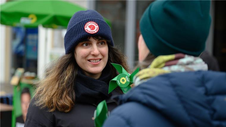 Grünen-Politikerin nach Angriff wieder im Wahlkampf Grünen-Politikerin Kollenrott wurde im Europawahlkampf 2024 in der Göttiner Innenstadt angegriffen. (Archivbild)