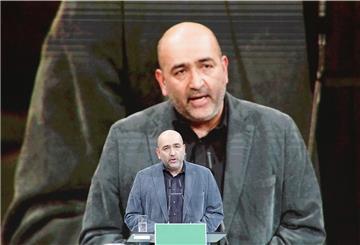 Grünenpolitiker Omid Nouripour spricht beim Bundesparteitag von Bündnis 90/Die Grünen. Der Bundestagsabgeordnete Omid Nouripour ist beim Online-Parteitag der Grünen neben Ricarda Lang zum neuen Vorsitzenden gewählt worden. Das Ergebnis muss noch per Briefwahl bestätigt werden, was bis Mitte Februar geschehen soll. 