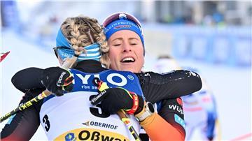 Grund zur Freude: Katharina Hennig (r) und Victoria Carl sind mit ihrem Saisonstart zufrieden.