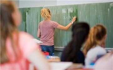 Grundschullehrer in Bremen und Bremerhaven verdienen künftig genauso viel wie alle anderen Lehrer.