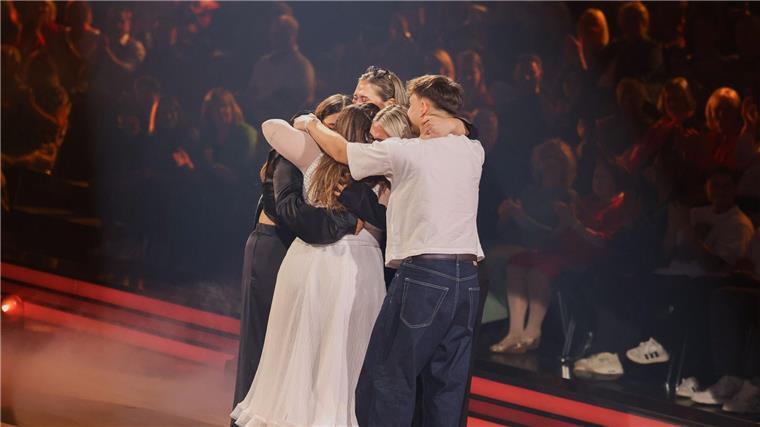 Gruppenumarmung, weil es so emotional war: Influencerin Selfiesandra nach ihrem „Magic Moment“