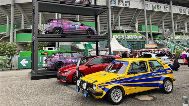 Wolfsburg statt Wörthersee - GTI-Treffen startet am VW-Sitz GTI-Treffen in Wolfsburg: Tausende kamen zum Start des dreitägigen Fanfests, um getunte und Rallye-Versionen des sportlichen Golf zu bestaunen.