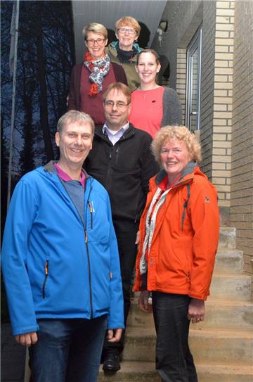 Gunda Olschewski, Ilona Wichels, Katharina Grube, Matthias Otten, Silvia Mangels und Bernd Sievert (von oben) gehören zu denen, die über die Vereinskooperation in der Samtgemeinde Tarmstedt verhandelt haben. Die Vorstandsmitglieder wollen an einem Strang ziehen, damit ihre Vereine eine Zukunft haben. 