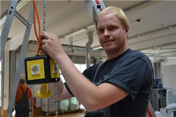 Gute Elektriker sind schon rar, sagt Sönke Hartmann, der in Beers einen elfköpfigen Handwerksbetrieb führt.
Foto Hansen