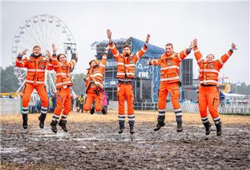 Ehrenamtliche der Johanniter beim Deichbrand