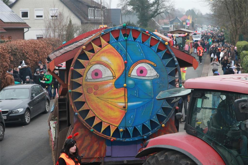 Gute Laune im Tomorrow Village. Karneval in Wehdel 2018. Foto: Kai-Martin Ulrich