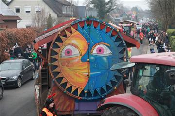 Gute Laune im Tomorrow Village. Karneval in Wehdel 2018. Foto: Kai-Martin Ulrich
