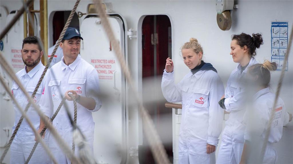 Gute Stimmung bei der Crew. Das polnische Segelschiff &quot;Dar Mlodziezy&quot; ...