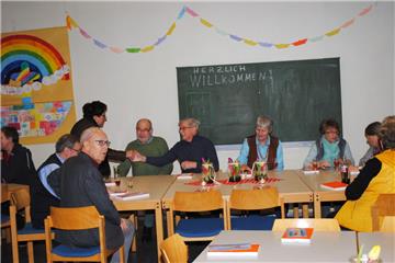 Gute Stimmung im Gemeindehaus: Zum Jahresbeginn 2020 gab es einen Dankeschön-Gottesdienst im Gemeindehaus, der aus Kostengründen als Räumlichkeit für den Gottesdienst bis Mitte März die Kirche ersetzt.