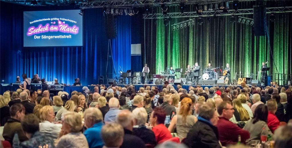Gute Stimmung vor und auf der Bühne. Foto: Hartmann