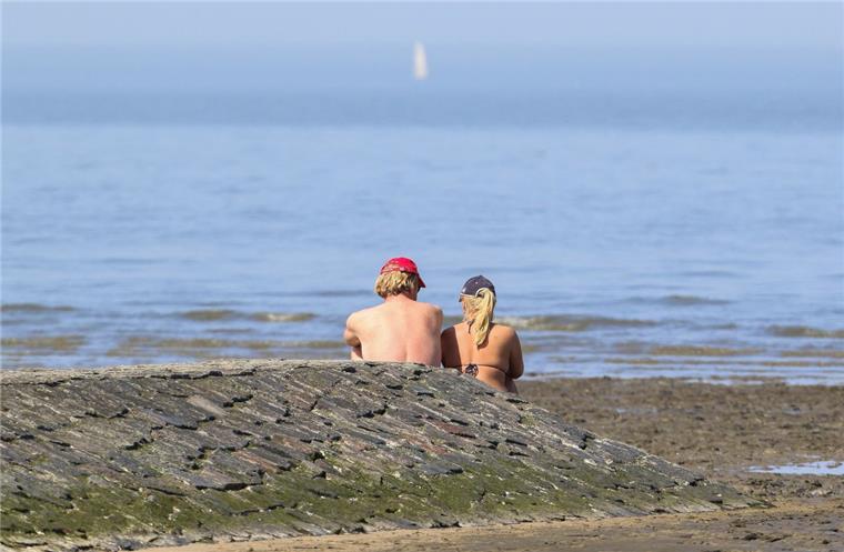 Temperaturrekord im Norden: Nie war ein 19. April wärmer Gutes Wetter? Temperaturrekord in Niedersachsen? Ab an den Strand in Cuxhaven.