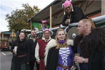 Hab mein Wagen vollgeladen - mit Wikinger-Fans. 
