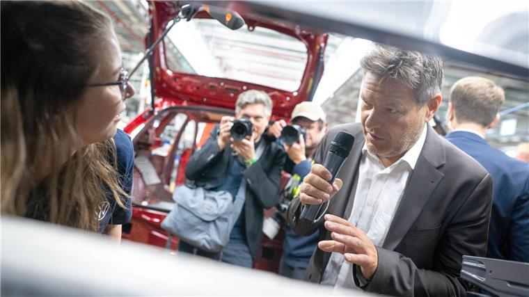 Habeck will den E-Auto-Markt ankurbeln