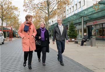 Haben ein offenes Ohr für den Einzelhandel (von links): City-Managerin Claudia Bitti, IHK-Präses Janina Marahrens-Hashagen und Karsten Nowak von der Handelskammer.