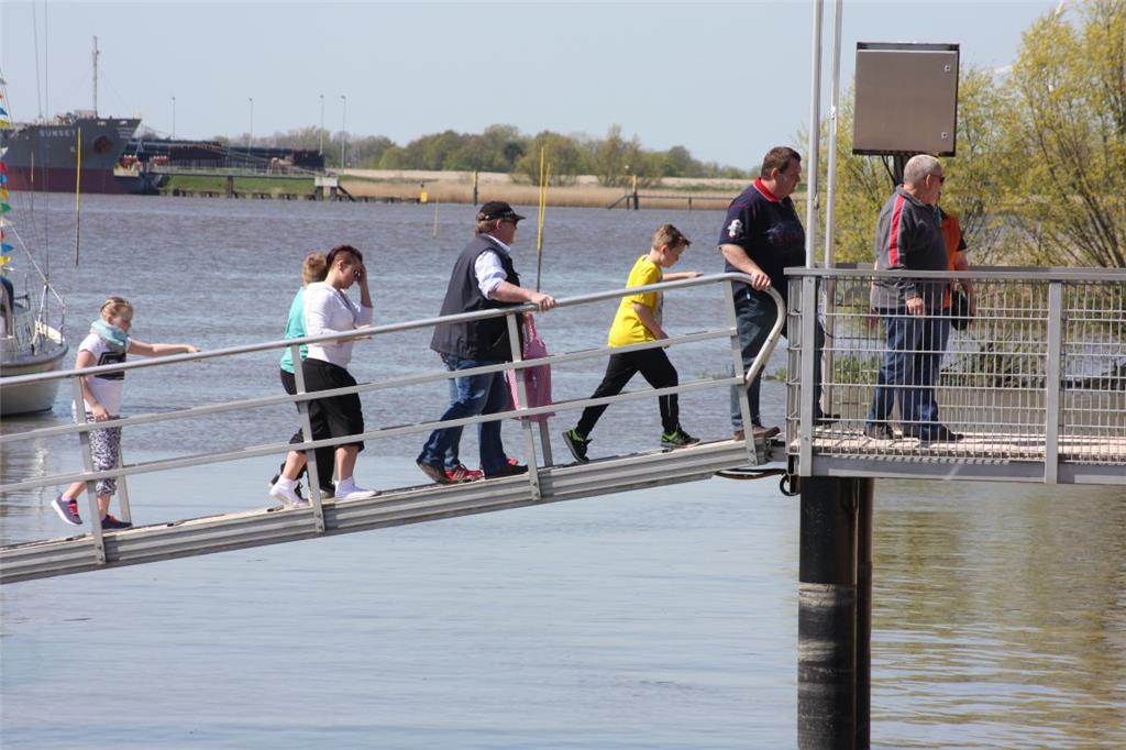 Hafenfest Sandstedt: Viele Besucher kamen auch per Schiff. Foto Gehrke 